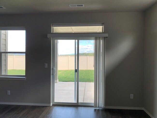 Foto del edificio - 3 bedroom Home in Hayden North!