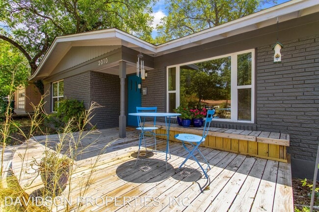 Building Photo - 2 br, 2 bath House - 2010 Edgehill Dr.