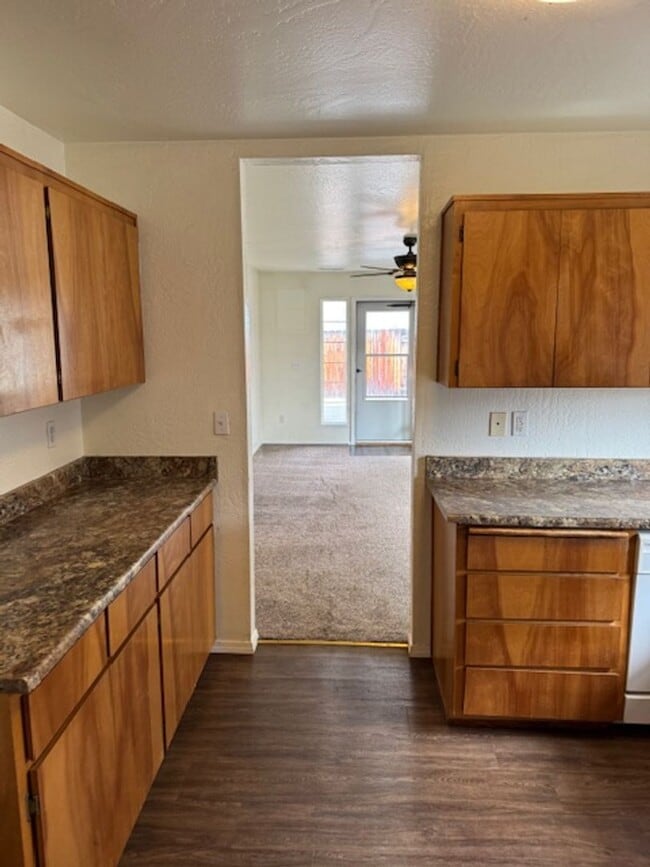 Foto del edificio - 118 SHAST A&amp;B