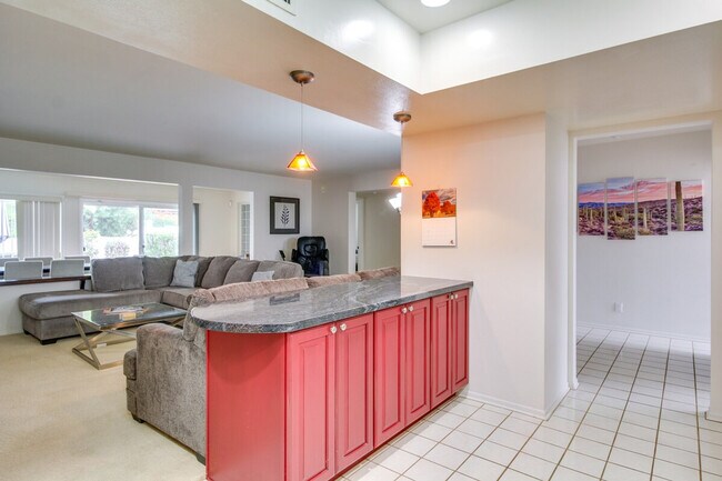 Foto del edificio - 5026 N Crestridge Dr