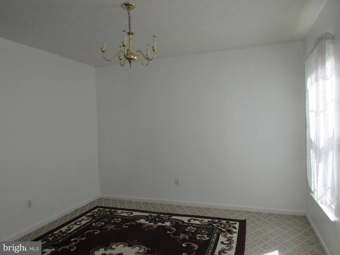 Primary Photo - 415 Kinross Dr