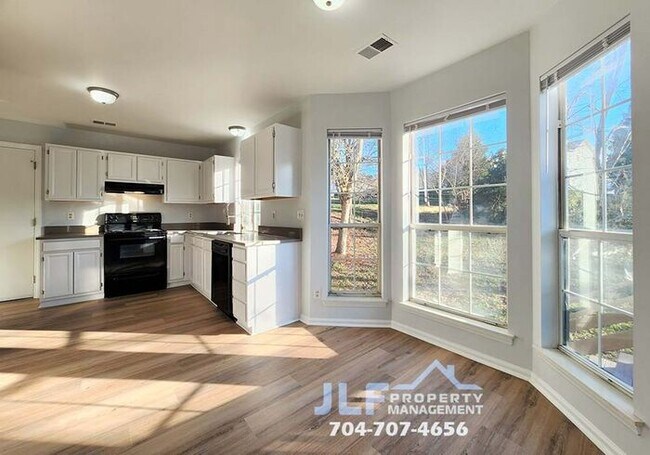 Foto del edificio - Beautiful 3/2.5 Home in Great Concord Loca...
