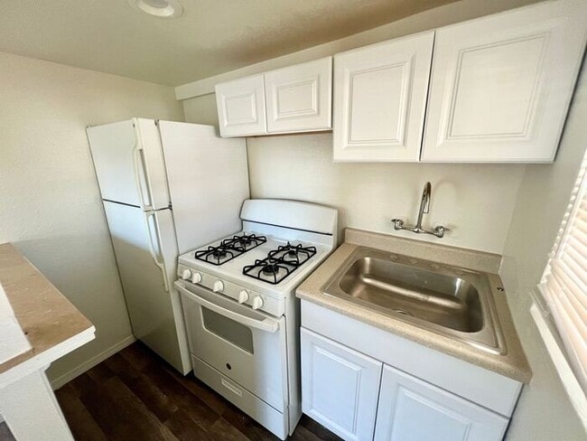 Building Photo - Charming Studio in Fairmont Village – Porc...
