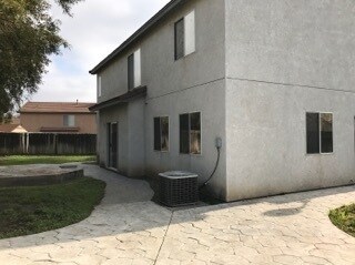 Building Photo - Spacious Tracy 3 Bedroom+Loft Home