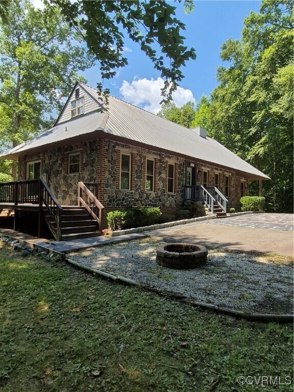 Building Photo - 9050 Higgins Rd