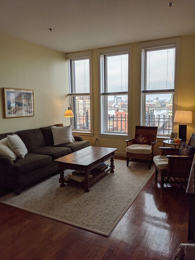 Building Photo - 416 Marlborough St
