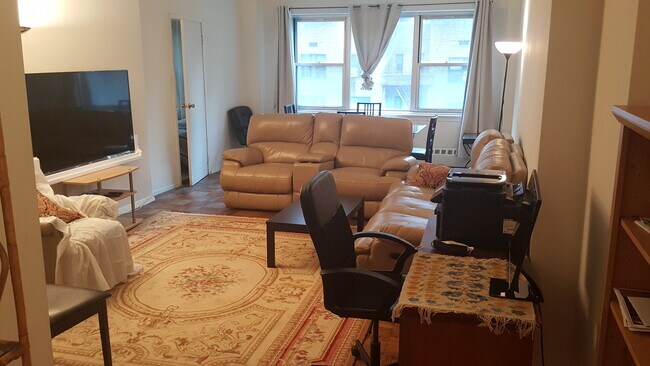 Foto del edificio - 300 E 40th St