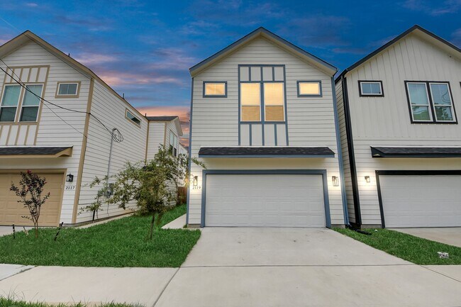 Foto del edificio - 2119 Esther Dr