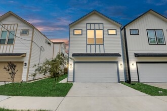 Building Photo - 2119 Esther Dr