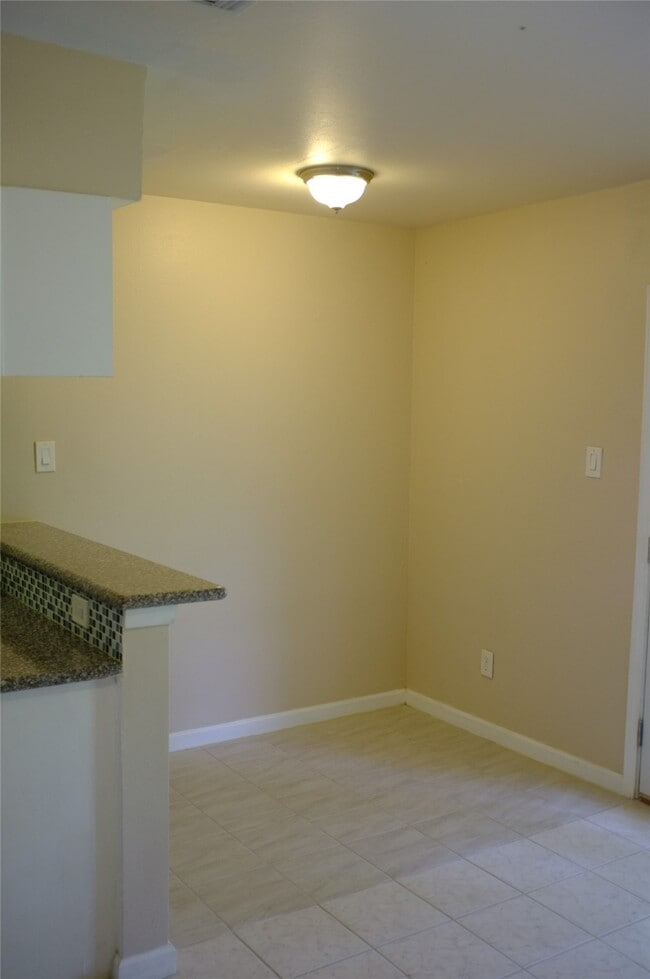 Building Photo - 6310 French Chateau Dr
