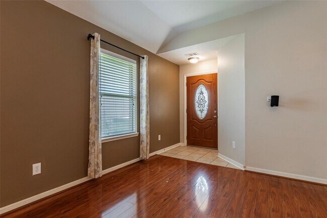 Foto del edificio - 136 Easton Glen Ln