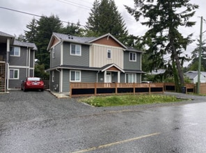 Building Photo - 1801 Hallen Ave