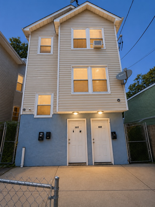 Building Photo - 137 Godwin Ave