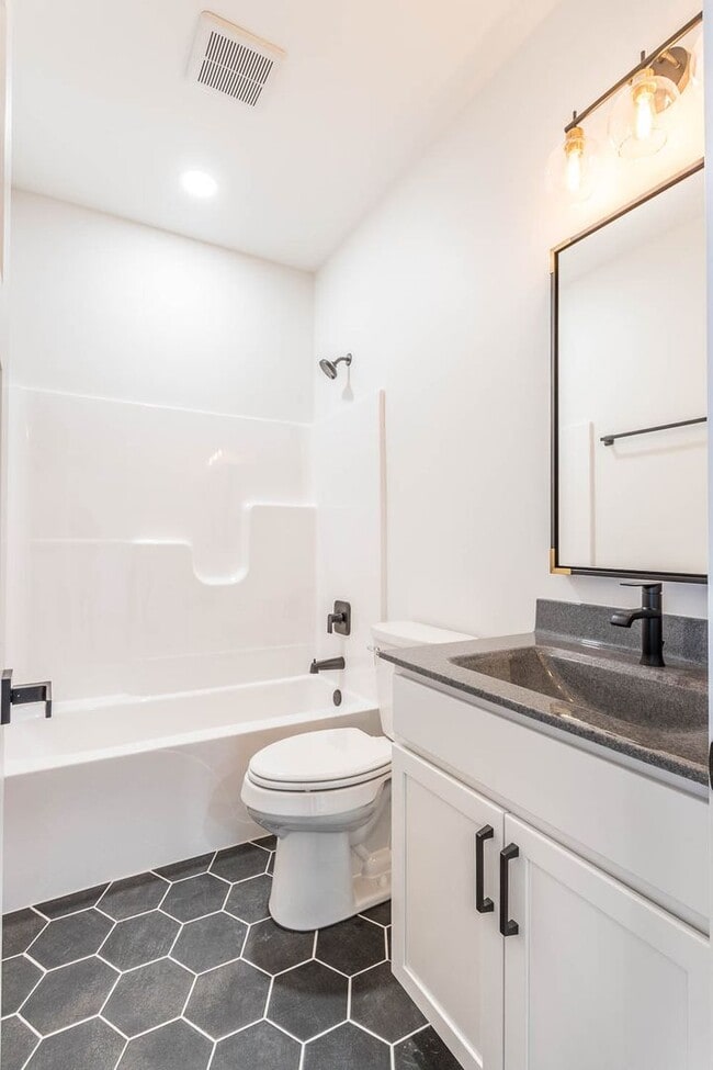 Building Photo - Brand new 3 bed 2 bath Twin home in Tea