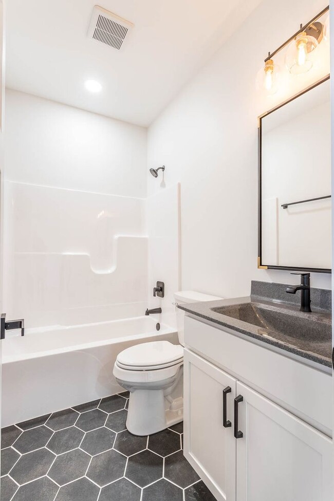 Foto del edificio - Brand new 3 bed 2 bath Twin home in Tea