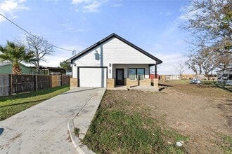 Building Photo - 501 E Plum St
