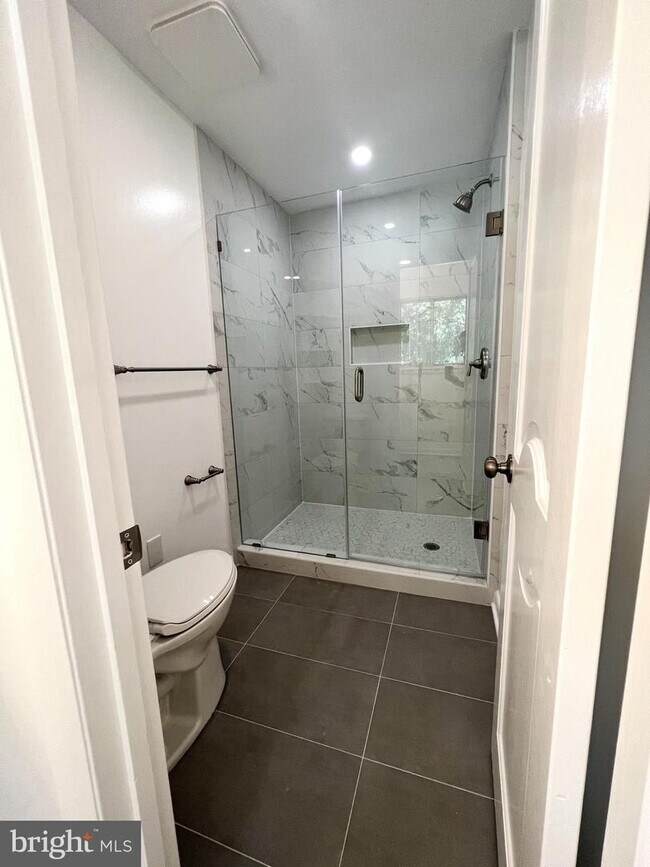 Foto del edificio - 7004 Duncraig Ct