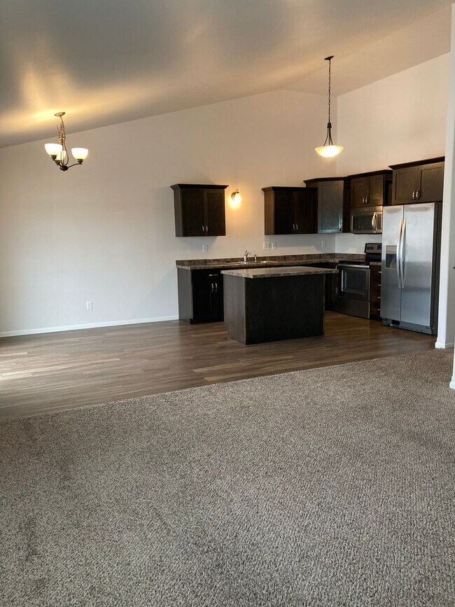 Foto del edificio - 3 Bed 3 Bath Twin Home