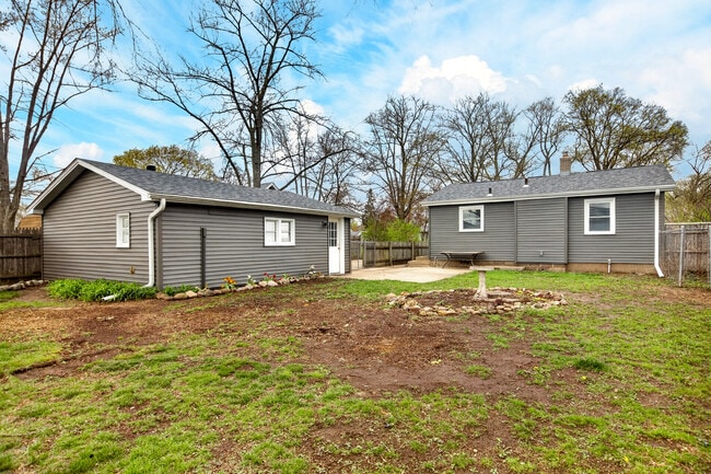 Foto del edificio - 903 Merrill Ave