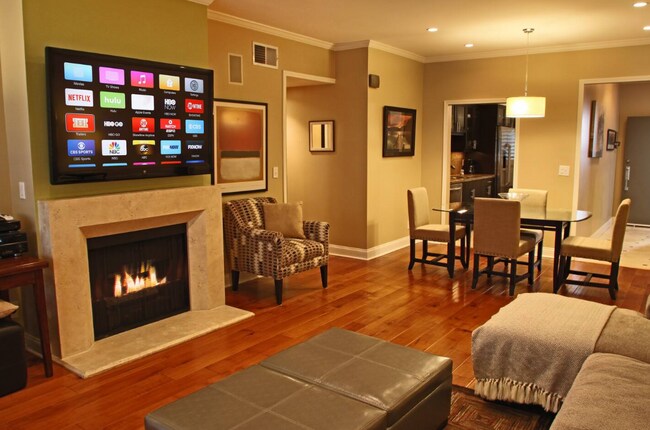 Foto del edificio - 10535 Ashton Ave