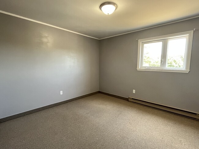 Building Photo - 5 Green Valley Dr