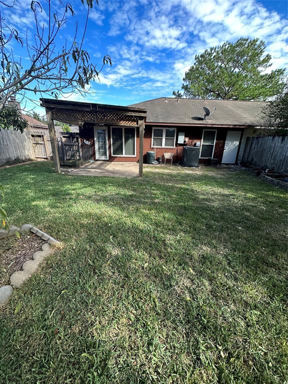 Building Photo - 3810 Westmeadow Dr