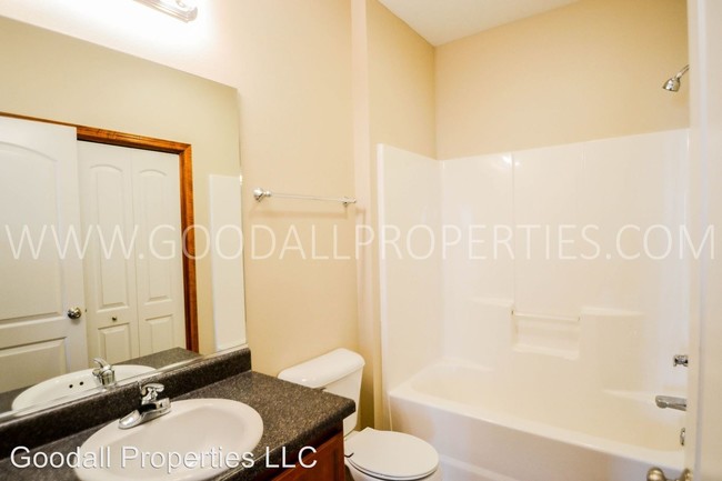 Foto del edificio - 1640 NW Prairie Lakes Dr