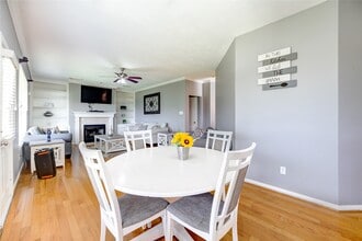 Building Photo - 1731 Maryvale Dr