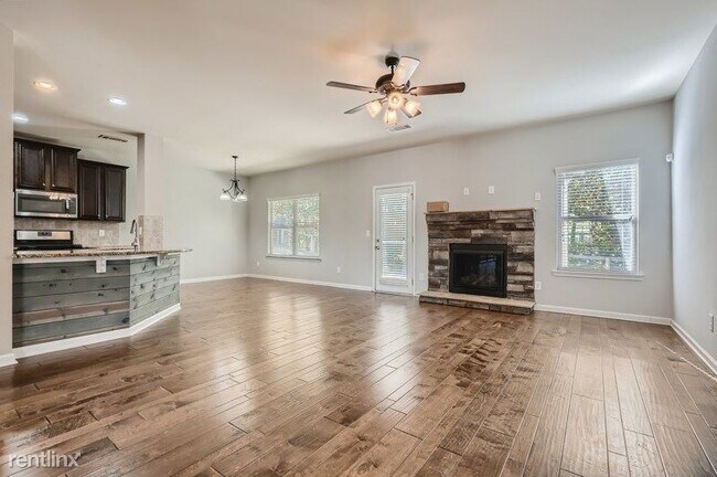 Foto del edificio - 5 br, 3 bath House - 511 Sunset Street UNIT