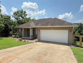 Building Photo - 18033 Broadview Dr