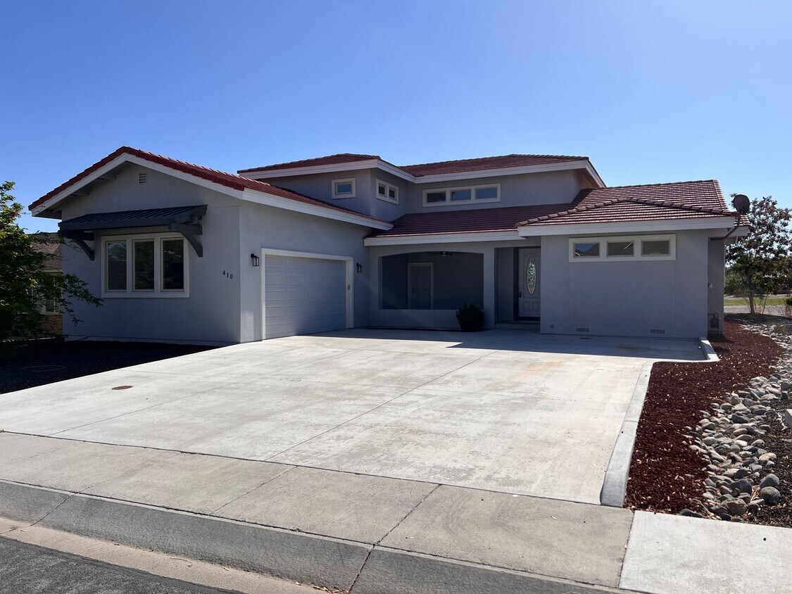 Primary Photo - FANTASTIC 2 STORY HOME, 3 bedroom, 2.5 bat...