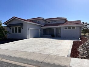Building Photo - 410 Dog Leg Dr
