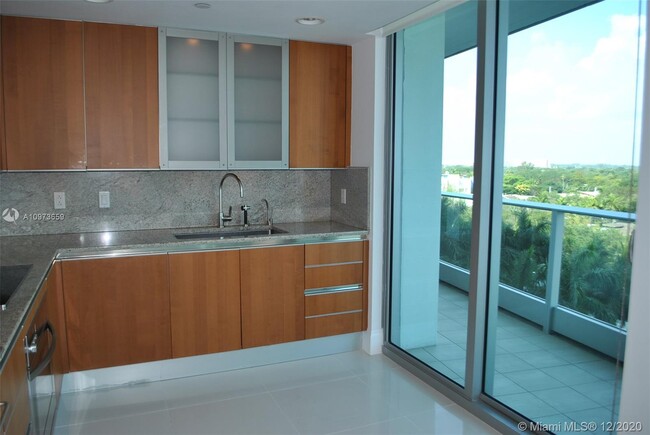 Building Photo - 2627 S Bayshore Dr