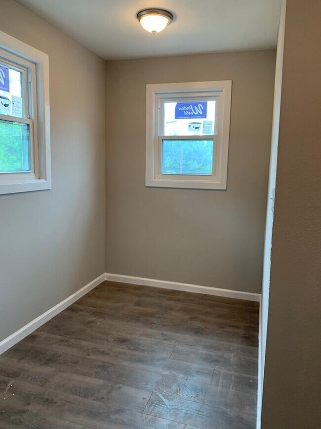 Foto del edificio - 211 E Sterling Ave