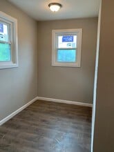 Building Photo - 211 E Sterling Ave