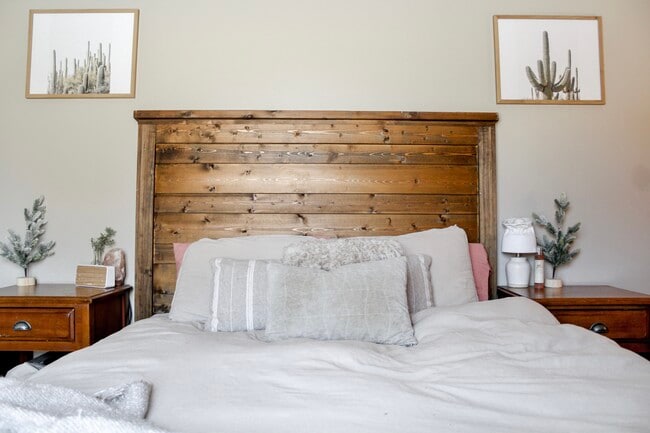 Building Photo - 1987 Palm Dr