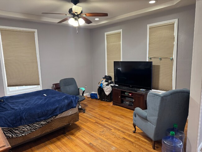 Foto del edificio - 2214 McCausland Ave