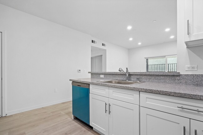 Foto del edificio - 8444 Columbus Ave