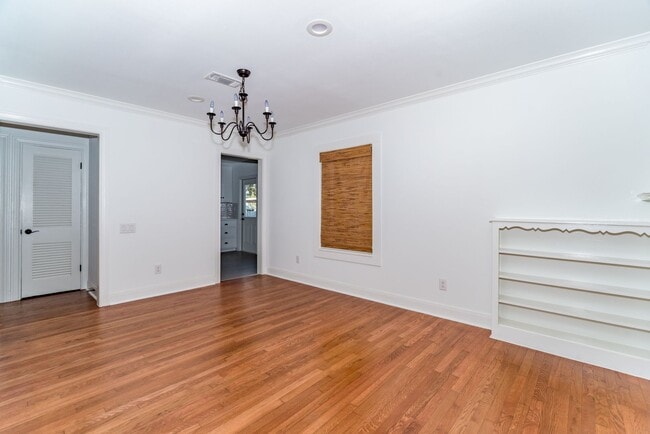 Building Photo - RENOVATED 2-BEDROOM IN ALAMO HEIGHTS