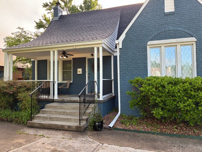 Foto del edificio - 1715 S College Ave