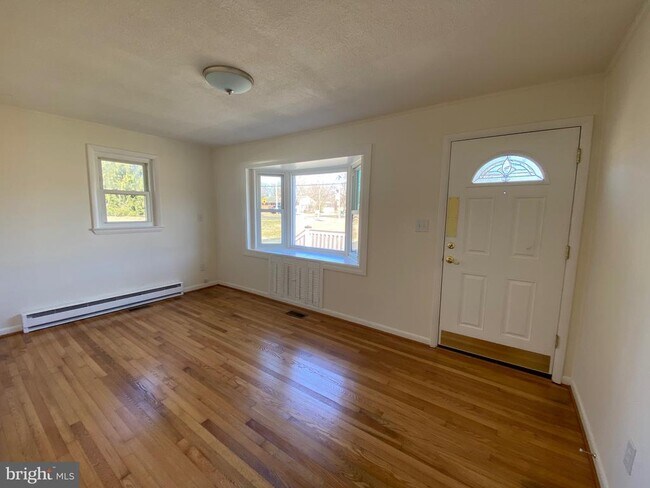 Building Photo - 20165 Broad Run Dr