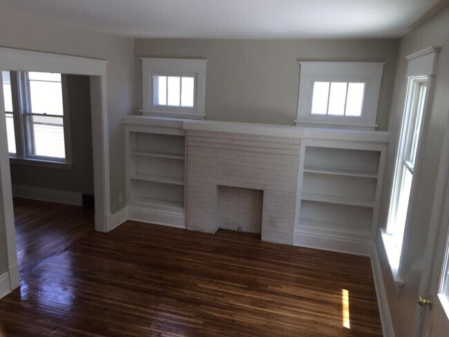 Building Photo - 67 Wilbury Plz