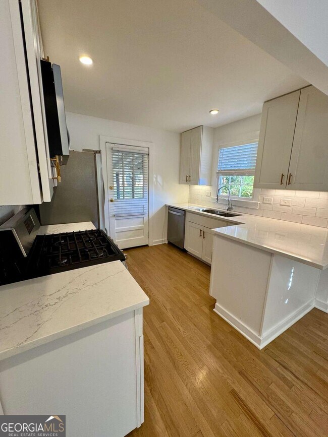 Building Photo - 635 Valley Brook Rd