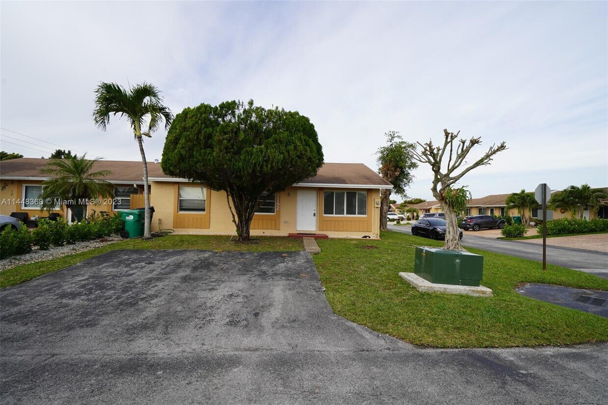 Foto principal - 7182 SW 152nd Ct