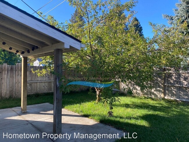 Building Photo - Studio, 1 bath House - 301B W Lacrosse Ave