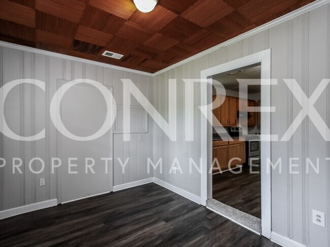 Building Photo - Charming Three Bedroom Now Available!