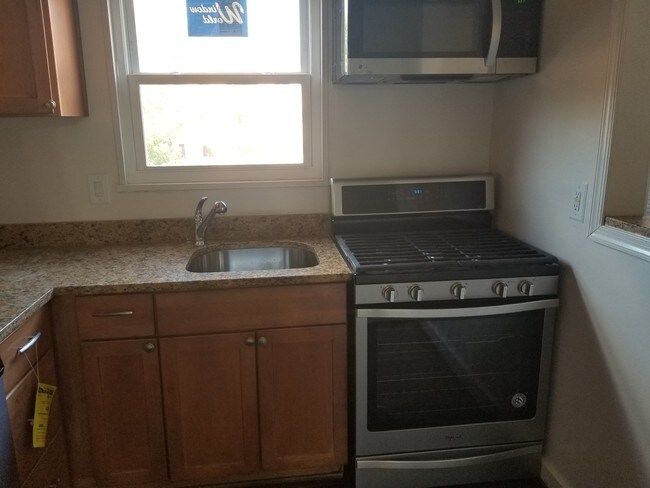 Kitchen - 116 Lee Ave