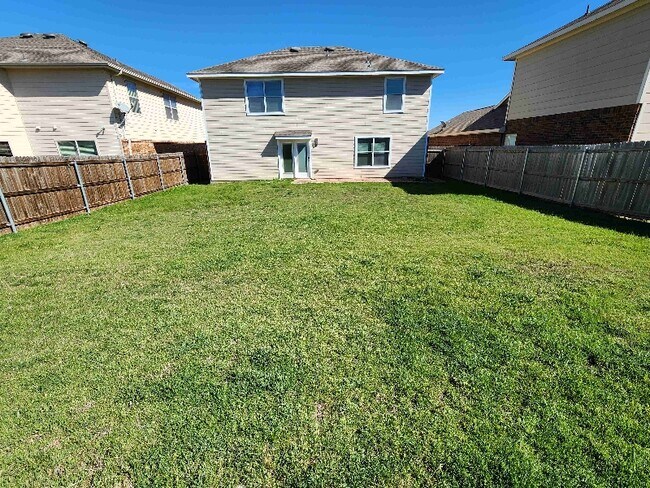 Foto del edificio - 7109 Little Mohican Dr