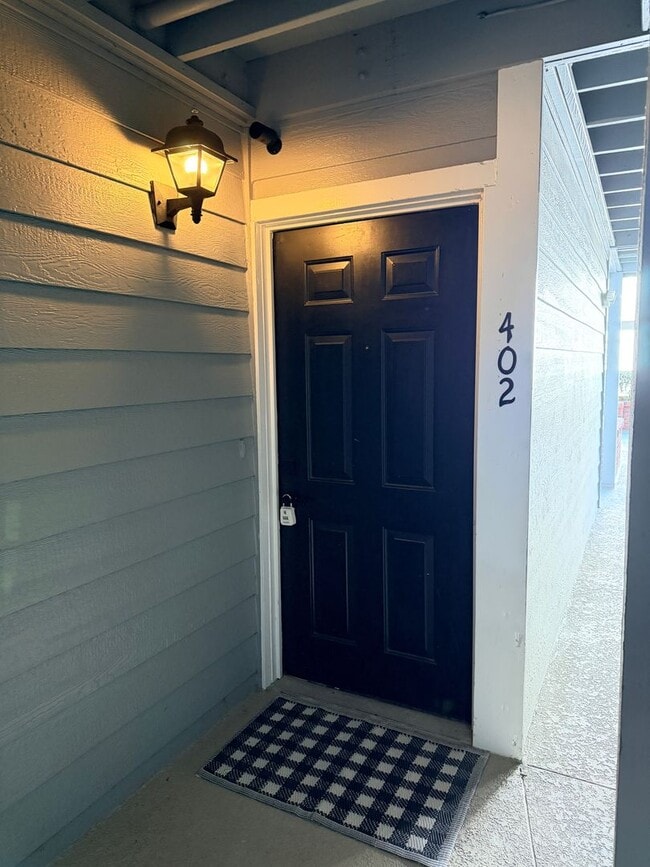 Building Photo - Lovely Condo In Sandy Springs Convenient to Hwy 400!