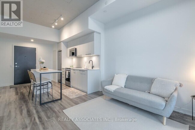 Photo du bâtiment - 609 St Clair Ave W